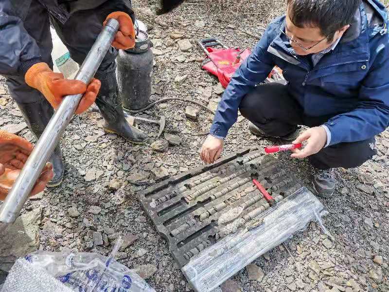 紹爾背包鉆機(jī)案例：油頁巖取樣